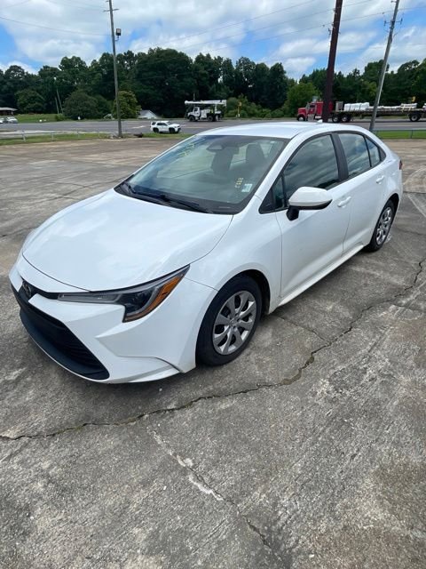 Used 2023 White Toyota LE image 6