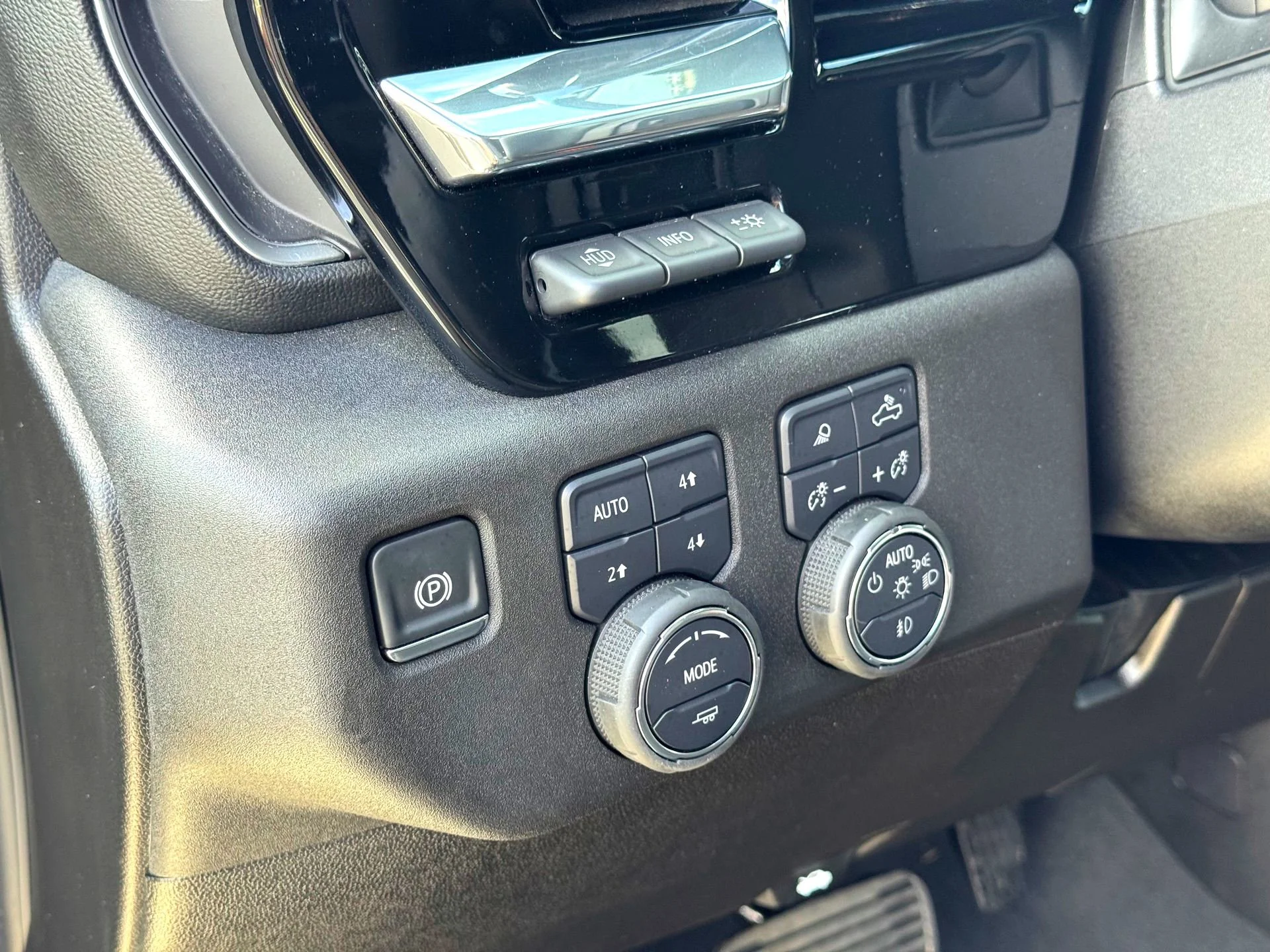 Used 2025 Cypress Gray Chevrolet LTZ image 15
