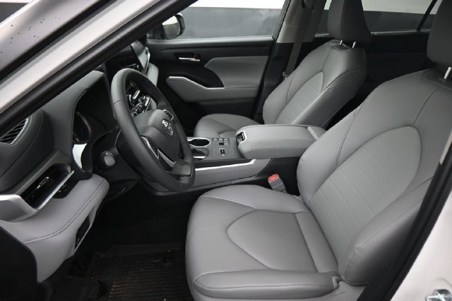 Used 2026 Beige Toyota XLE image 22