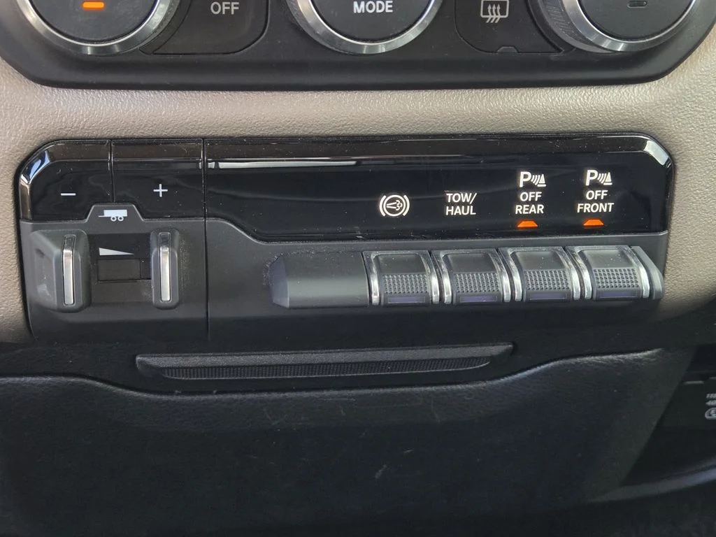 Used 2019 Black Ram Laramie image 30