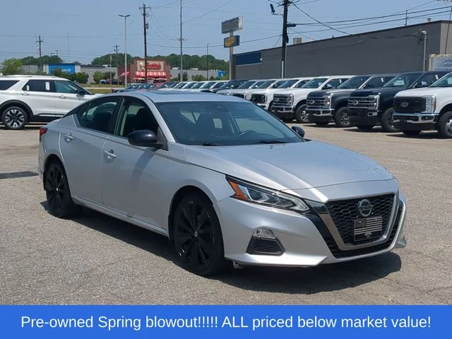 Used 2020 Silver Nissan 2.5 SR image 15