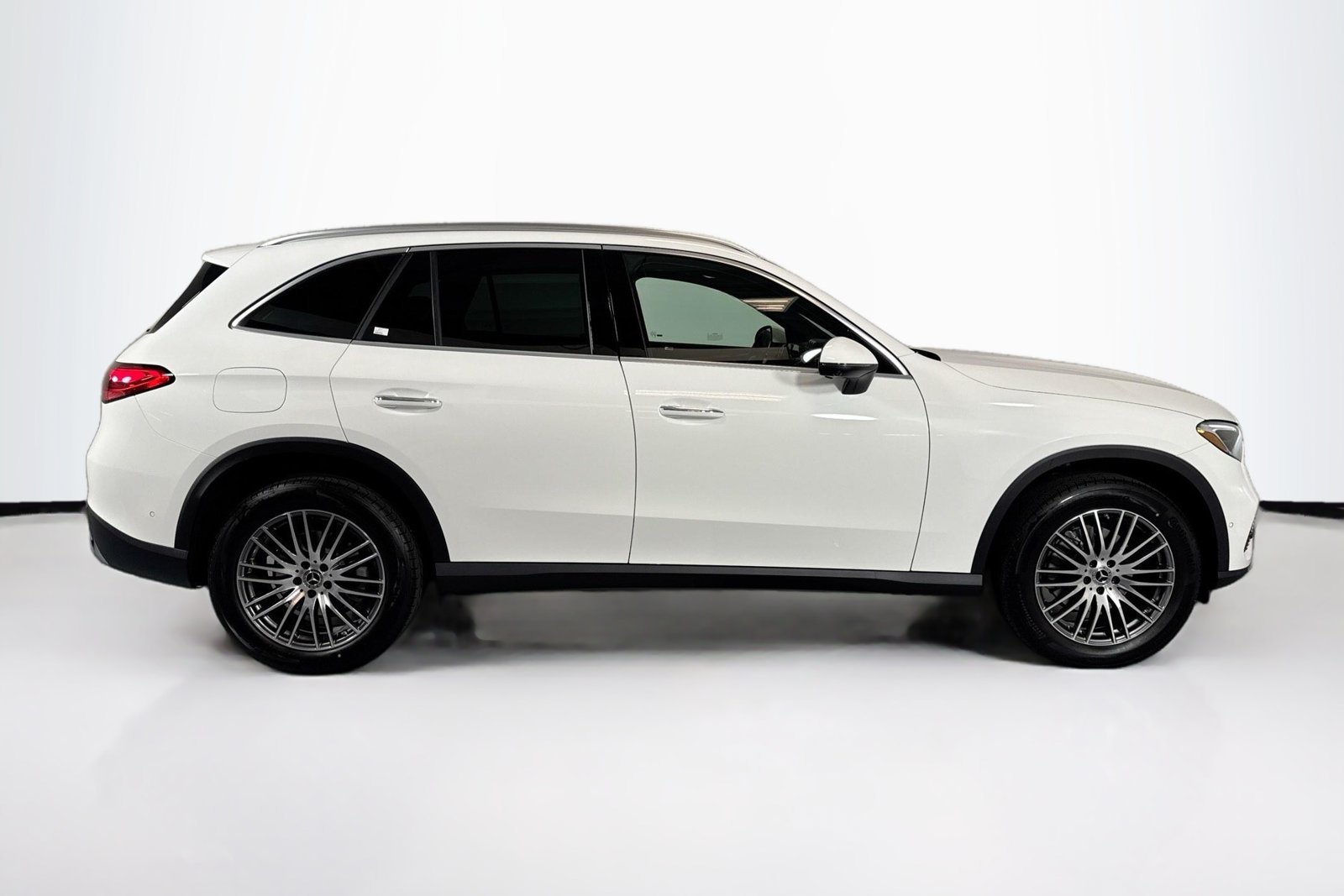 New 2026 Polar White Mercedes-Benz GLC 300 image 4