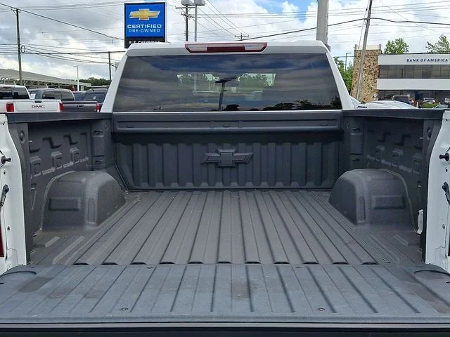 Used 2022 White Chevrolet LTZ image 31