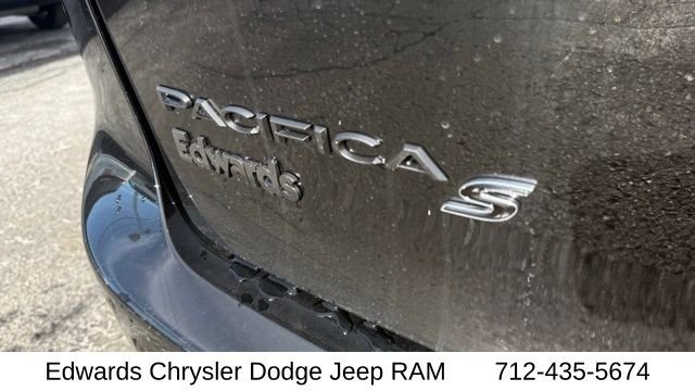 2026 Chrysler Pacifica Select - Photo 13