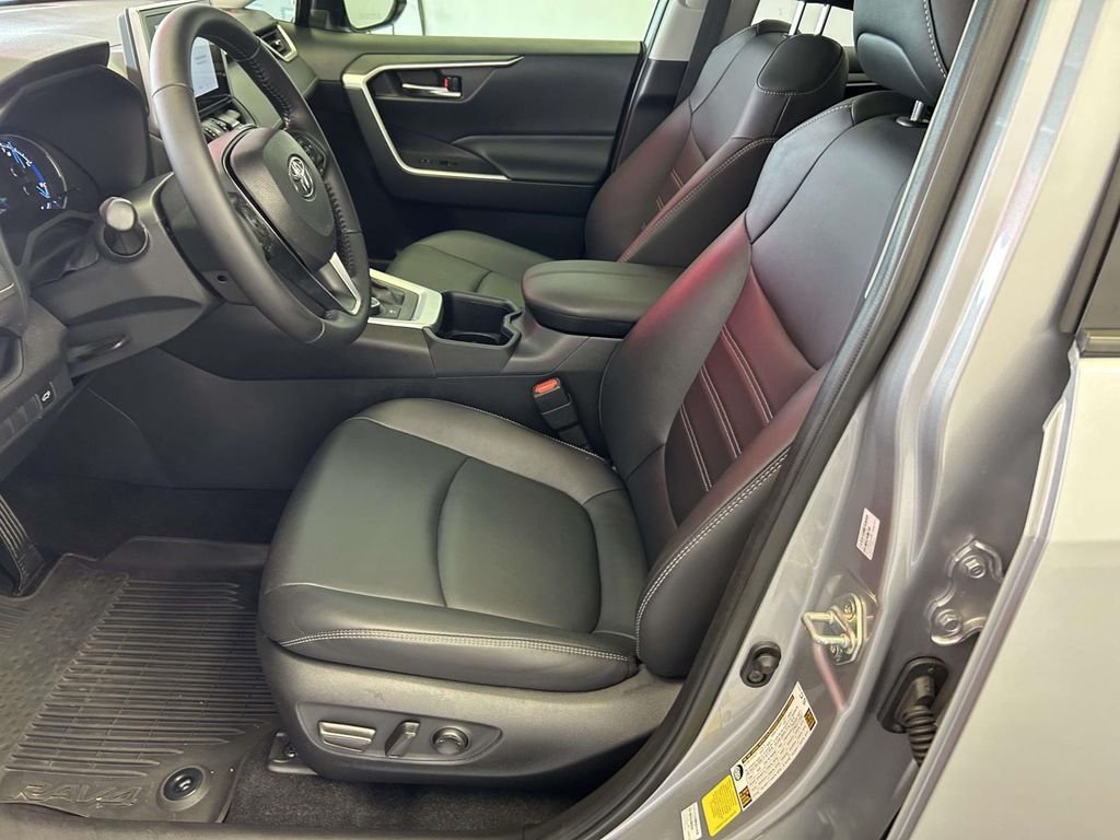 Certified Used 2025 Silver Toyota XLE Premium image 17