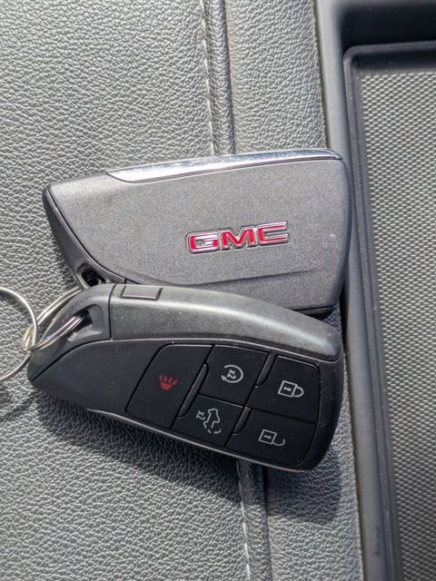 Used 2022 White GMC Elevation image 31
