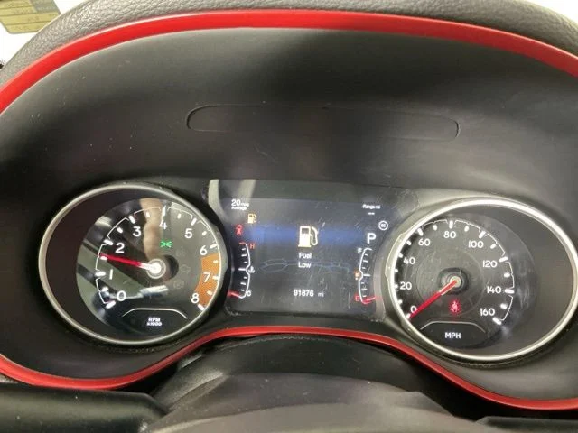 Used 2018 White Clearcoat Jeep Trailhawk image 17