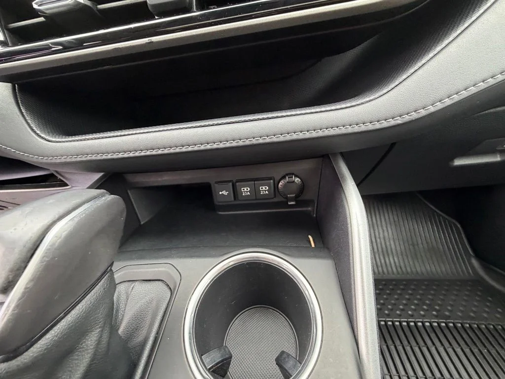 Used 2021 Silver Toyota XLE image 25