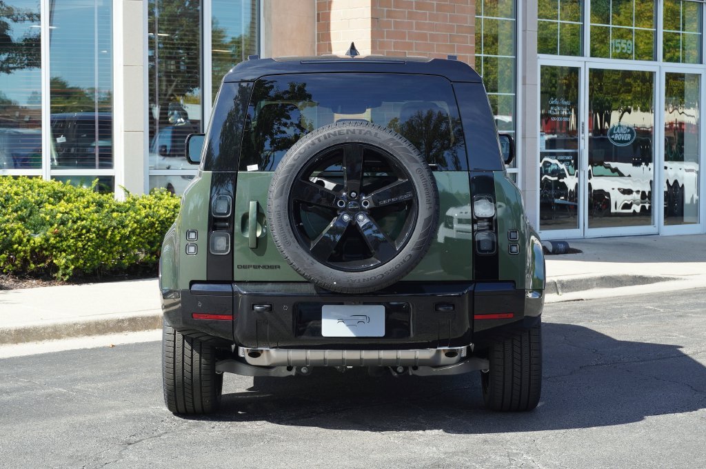 New 2026 Woolstone Green Land Rover X-Dynamic SE image 5