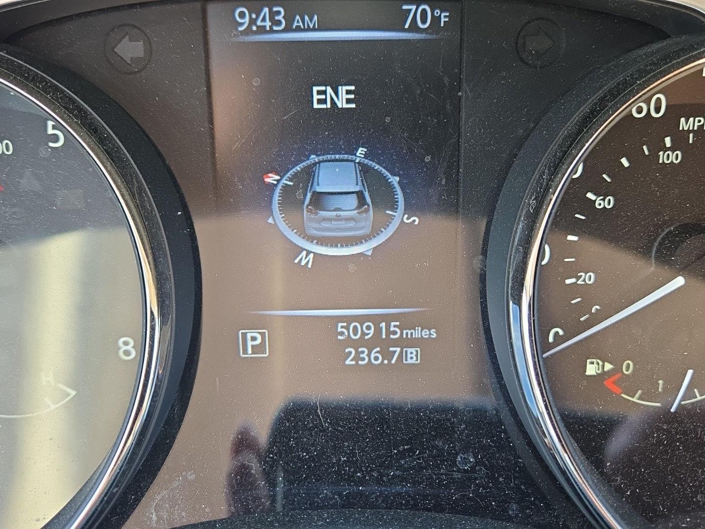 Used 2016 Arctic Blue Metallic Nissan SL image 6
