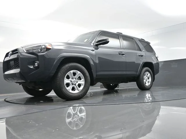 Used 2024  Toyota SR5 image 33