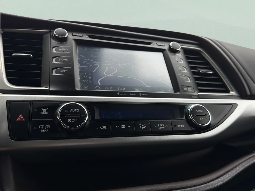 Used 2017 Blizzard Pearl Toyota XLE image 19