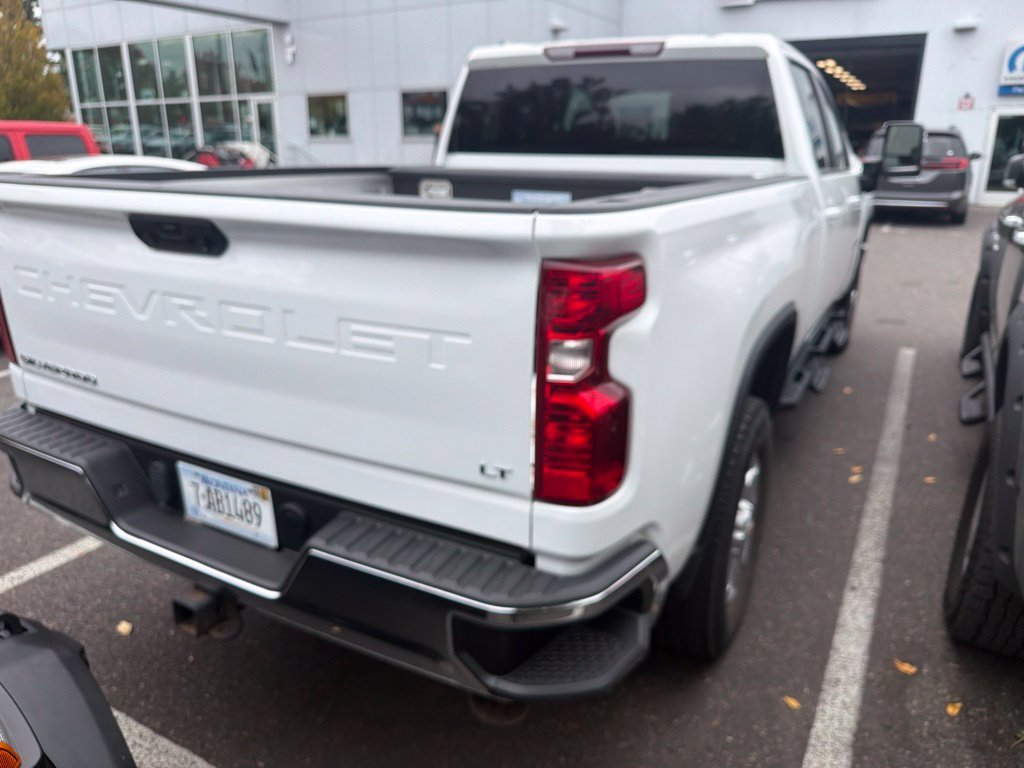 Used 2022 Summit White Chevrolet LT image 5