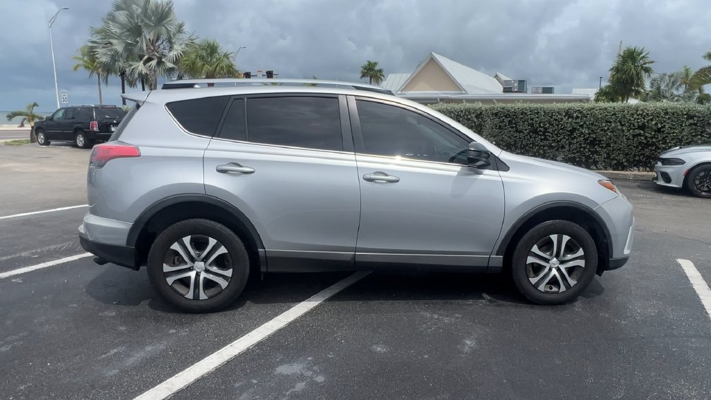 Used 2018 Silver Toyota LE image 9