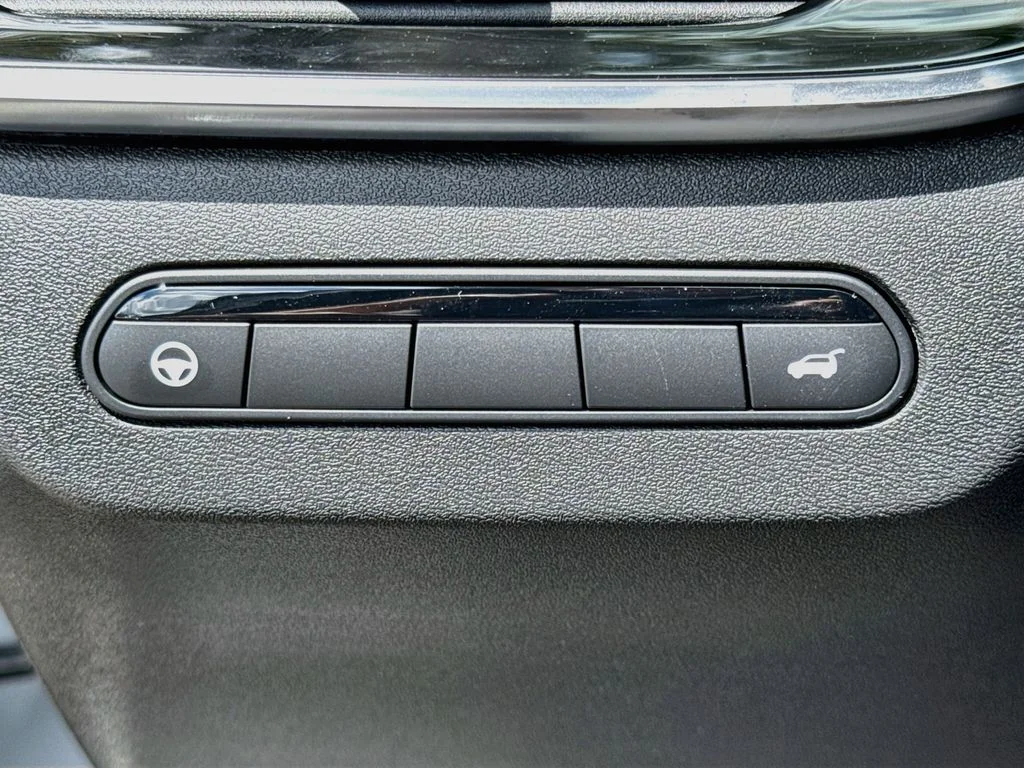 New 2027 HARBOR GRAY INFINITI Luxe FWD image 10