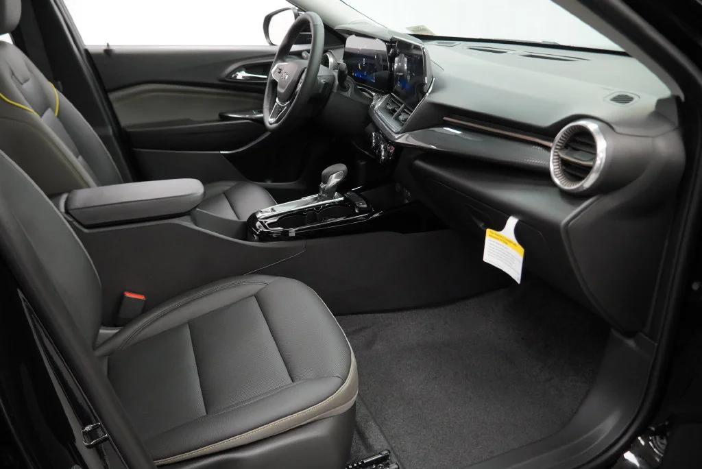 New 2026 Mosaic Black Metallic Chevrolet ACTIV image 37