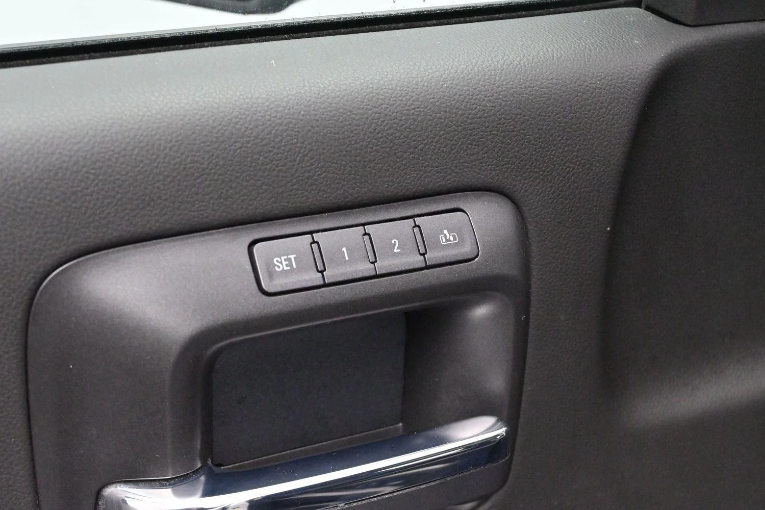 Used 2019 Summit White GMC Denali image 10