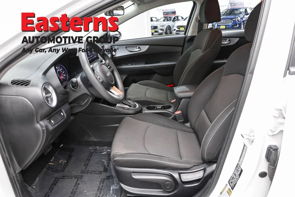 Used 2023 White Kia LXS image 13
