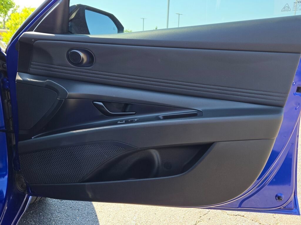 Certified Used 2025 Intense Blue Hyundai SEL Sport image 6