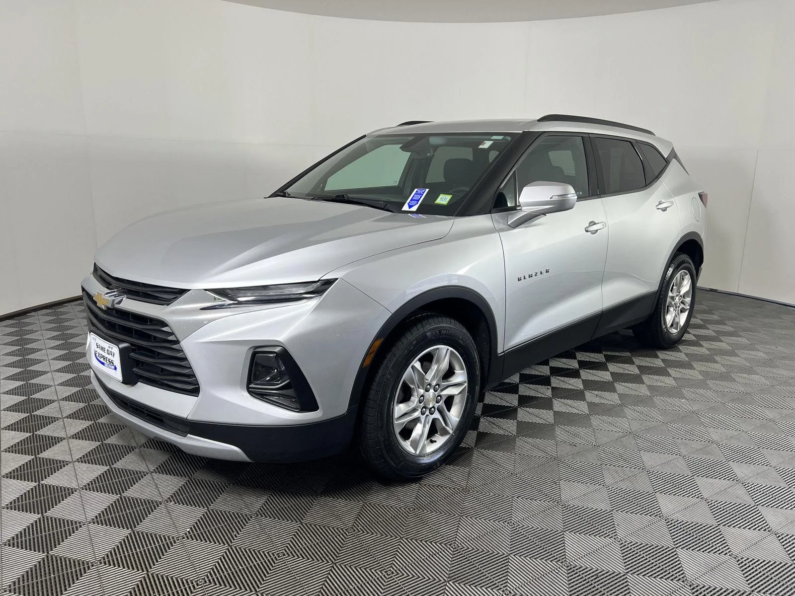 Used 2020 SILVER ICE METALLIC Chevrolet LT image 28