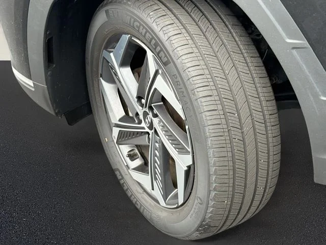 Used 2022 Black Hyundai SEL Convenience image 32