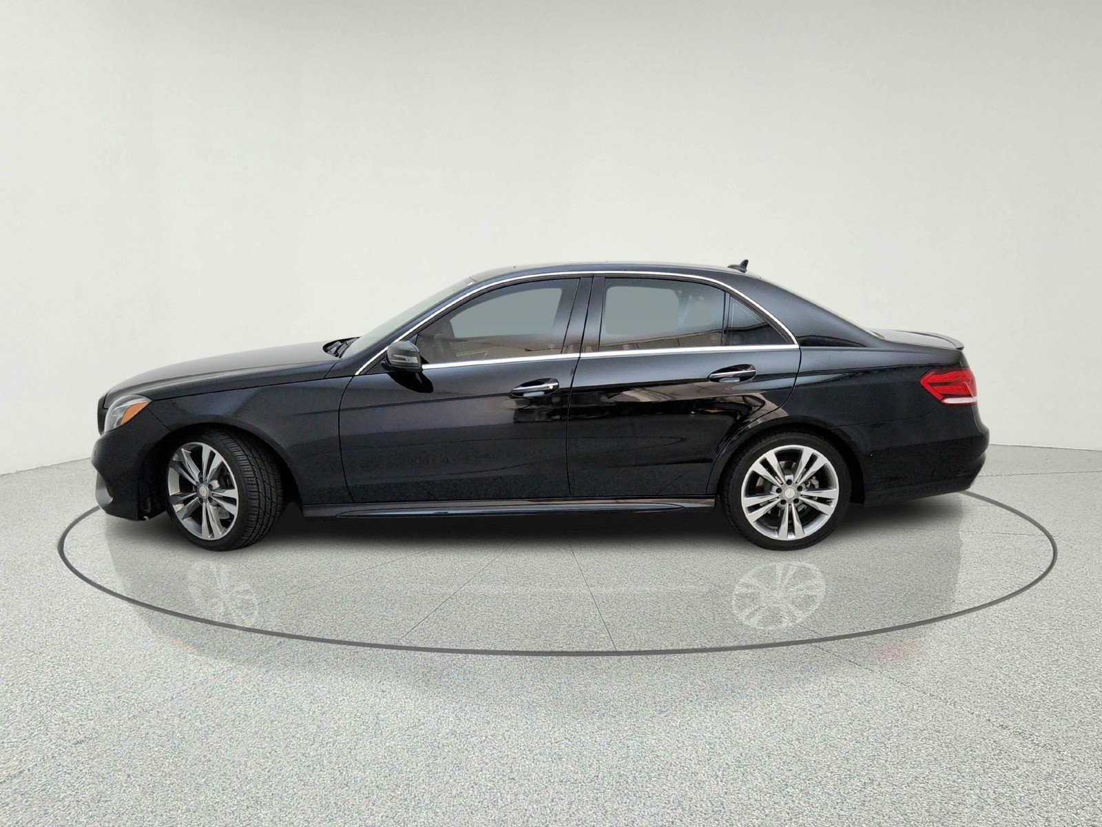 Used 2014 Black Mercedes-Benz E 350 Sport image 14