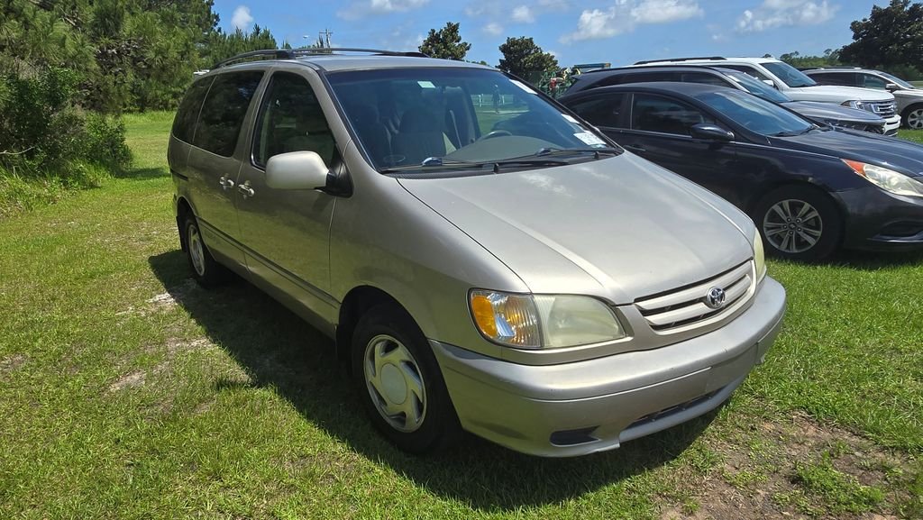 2003 Toyota Sienna LE's photo