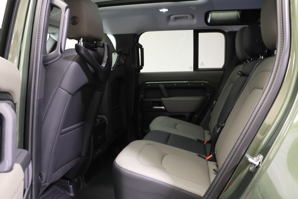 New 2026 Woolstone Green Land Rover S image 33