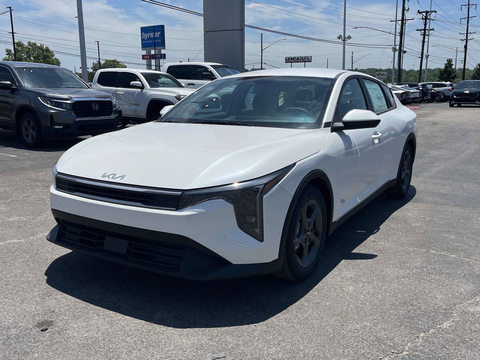 New 2026 Snow White Pearl Kia LXS image 3