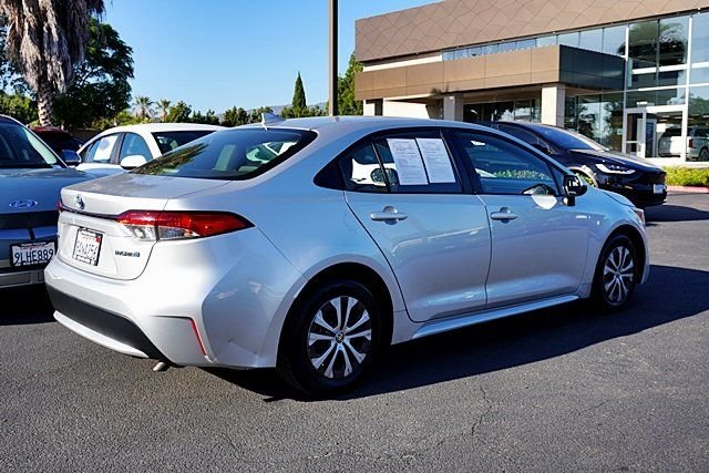 Used 2022 Silver Toyota LE image 7