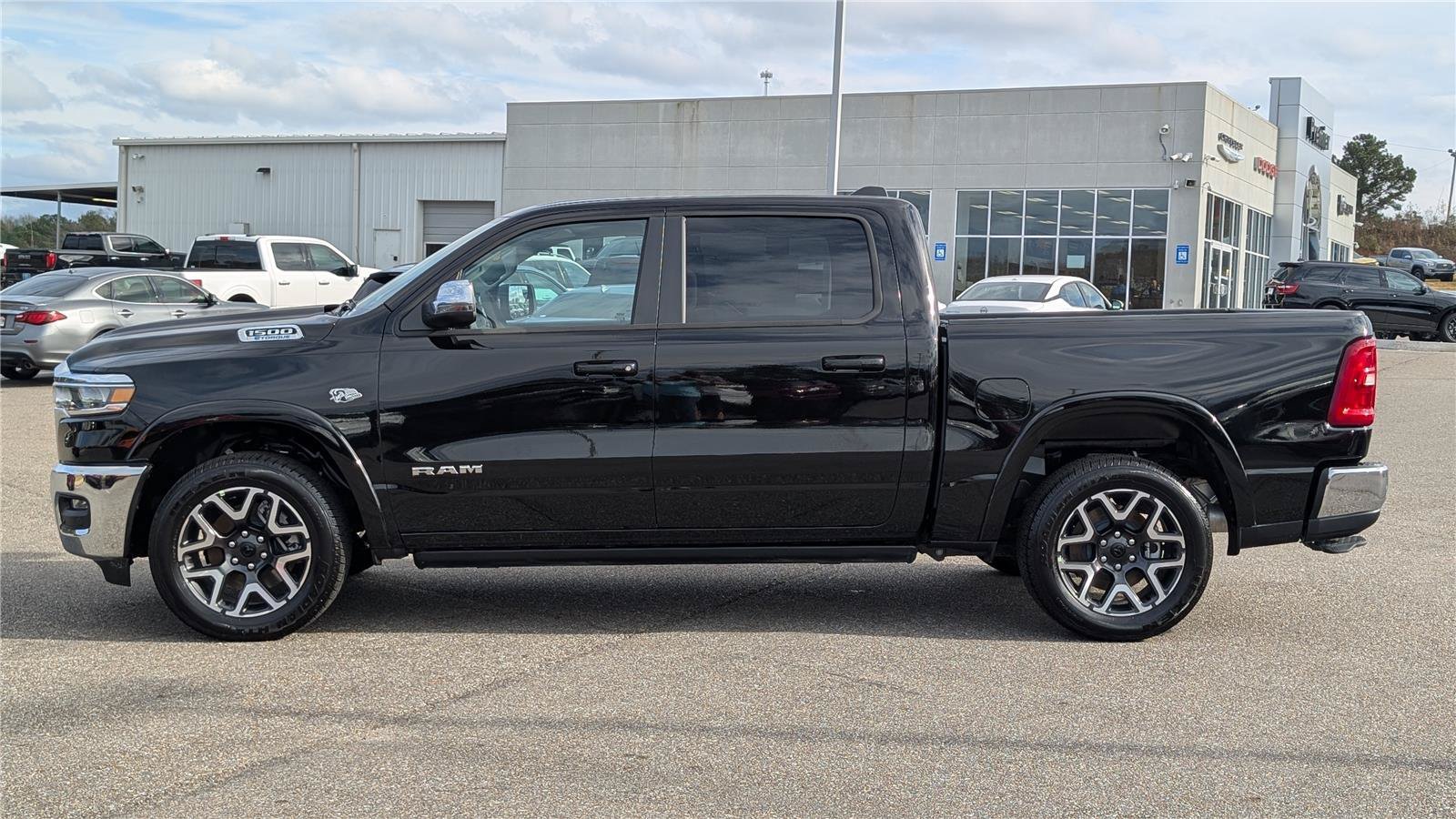 New 2026 Diamond Black Crystal Pearlcoat Ram Laramie image 15
