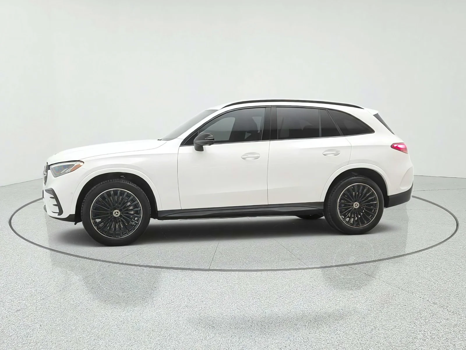 Used 2024 Polar White Mercedes-Benz GLC 300 SUV image 8
