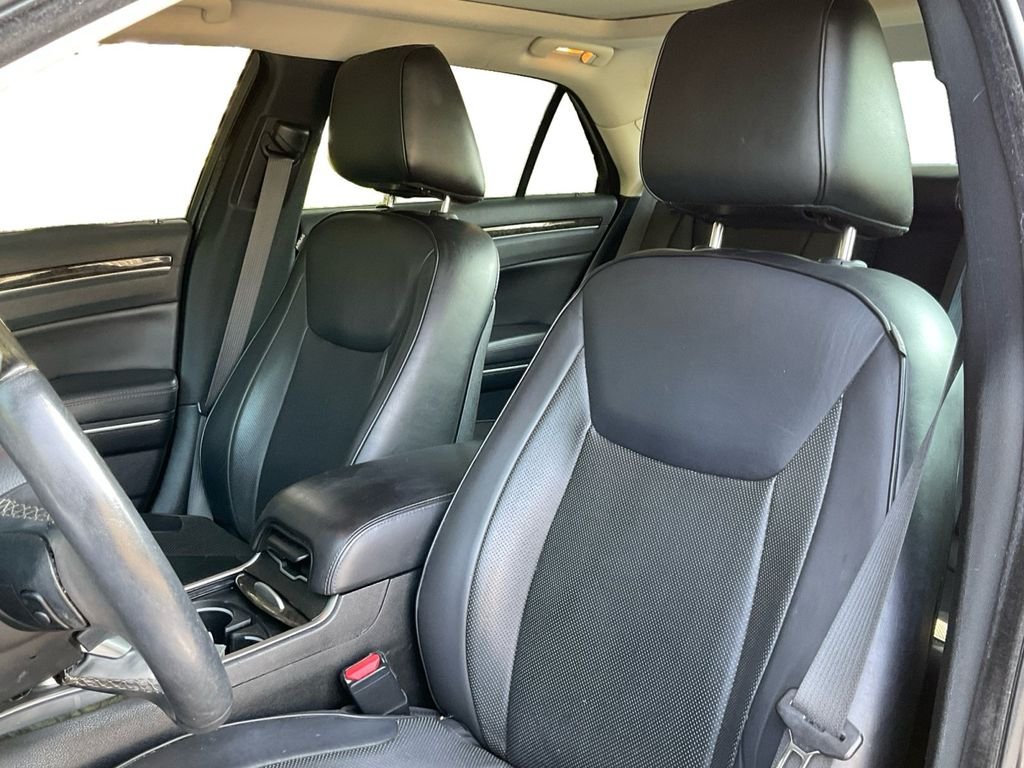 Used 2018 Gray Chrysler Limited image 28