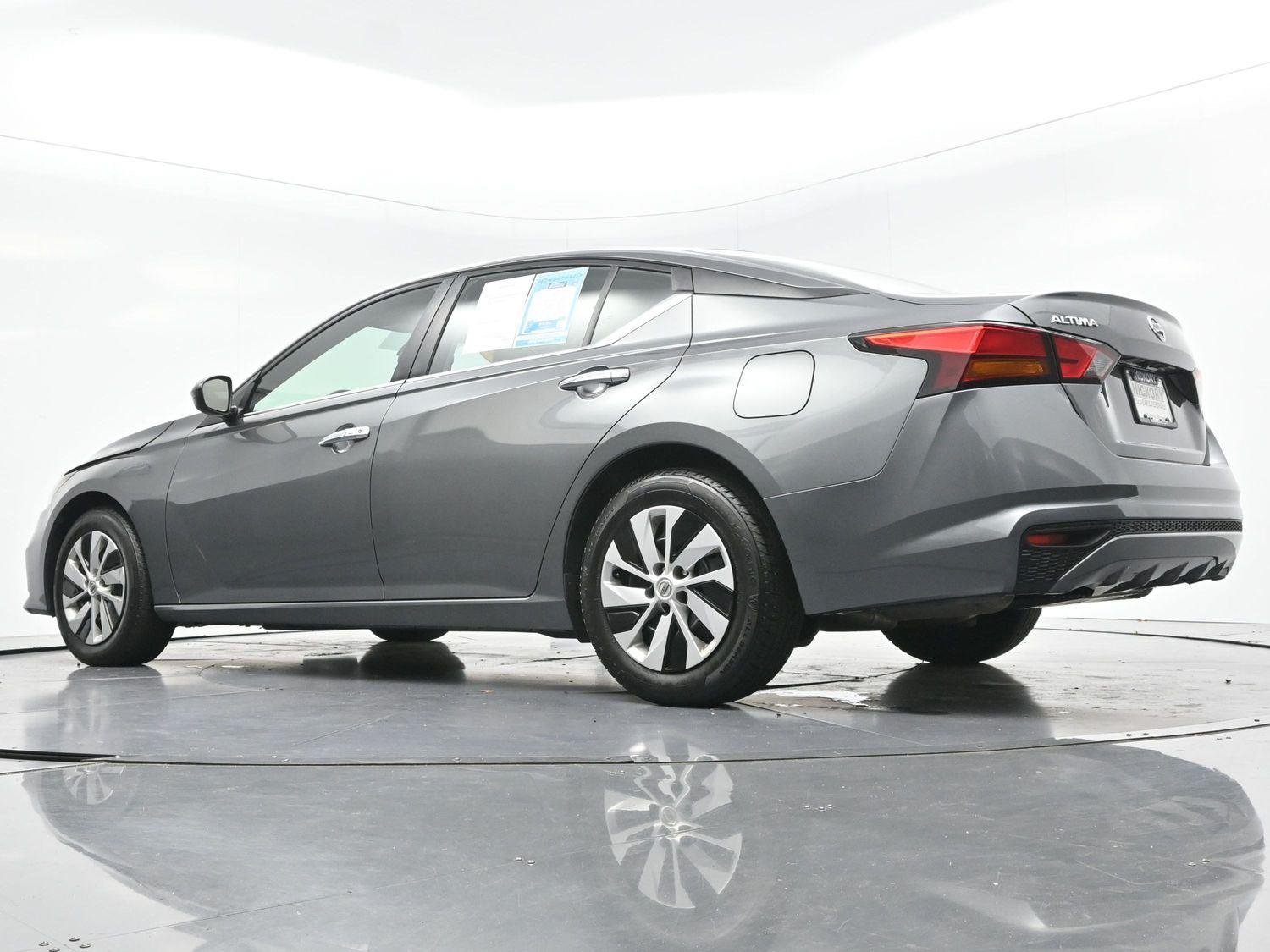 Used 2022 Gun Metallic Nissan 2.5 S image 44
