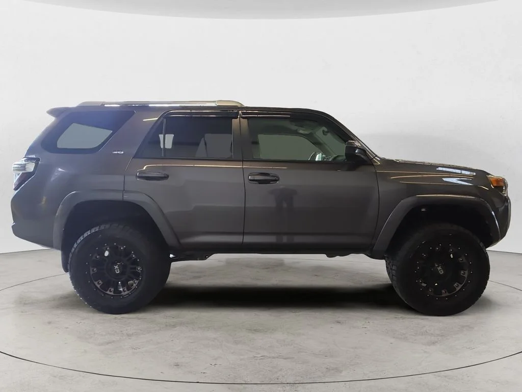 Used 2018 Gray Toyota SR5 image 4