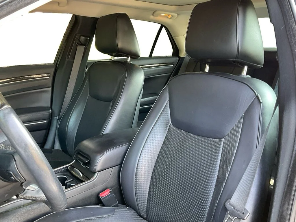 Used 2018 Gray Chrysler Limited image 28