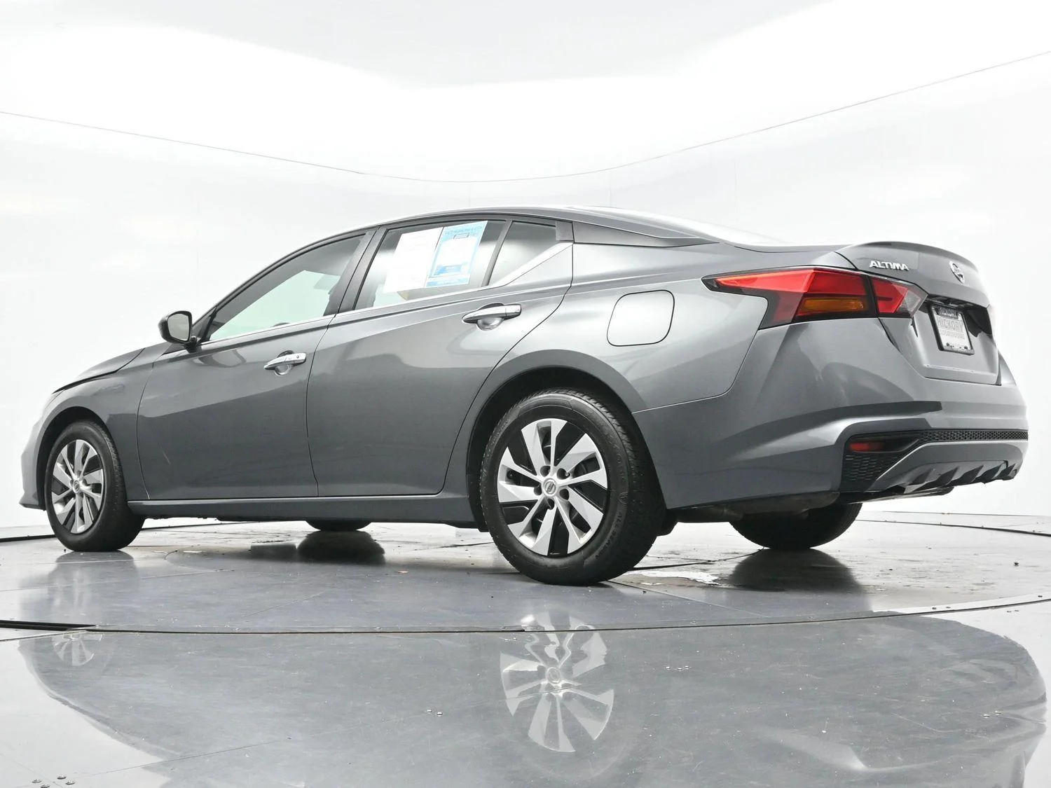 Used 2022 Gun Metallic Nissan 2.5 S image 44