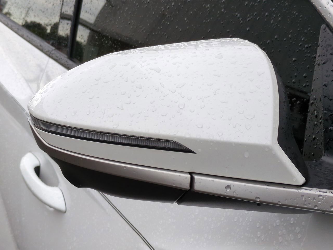 Used 2025 Serenity White Pearl Hyundai Limited image 12