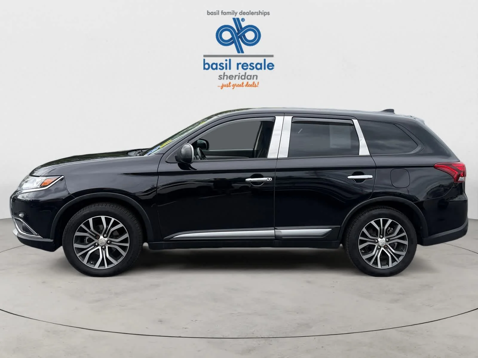 Used 2017 Labrador Black Pearl Mitsubishi ES image 3