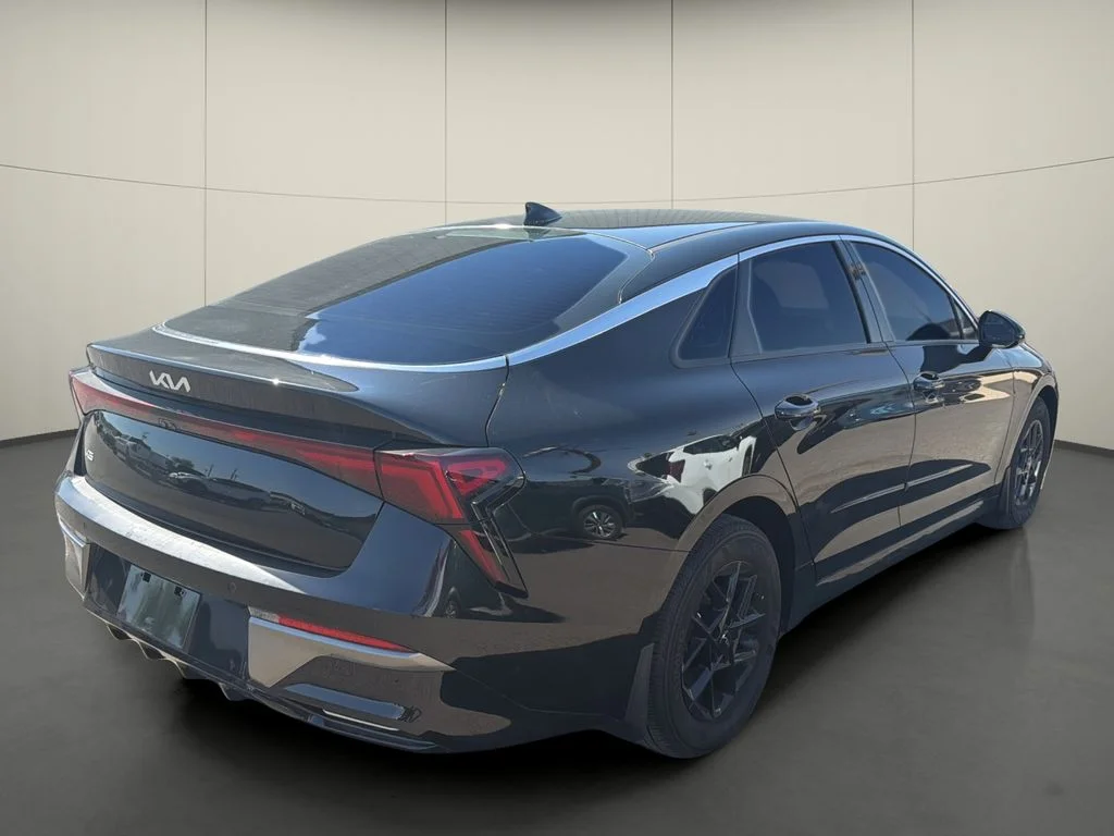 Used 2025 Aurora Black Kia LXS image 7