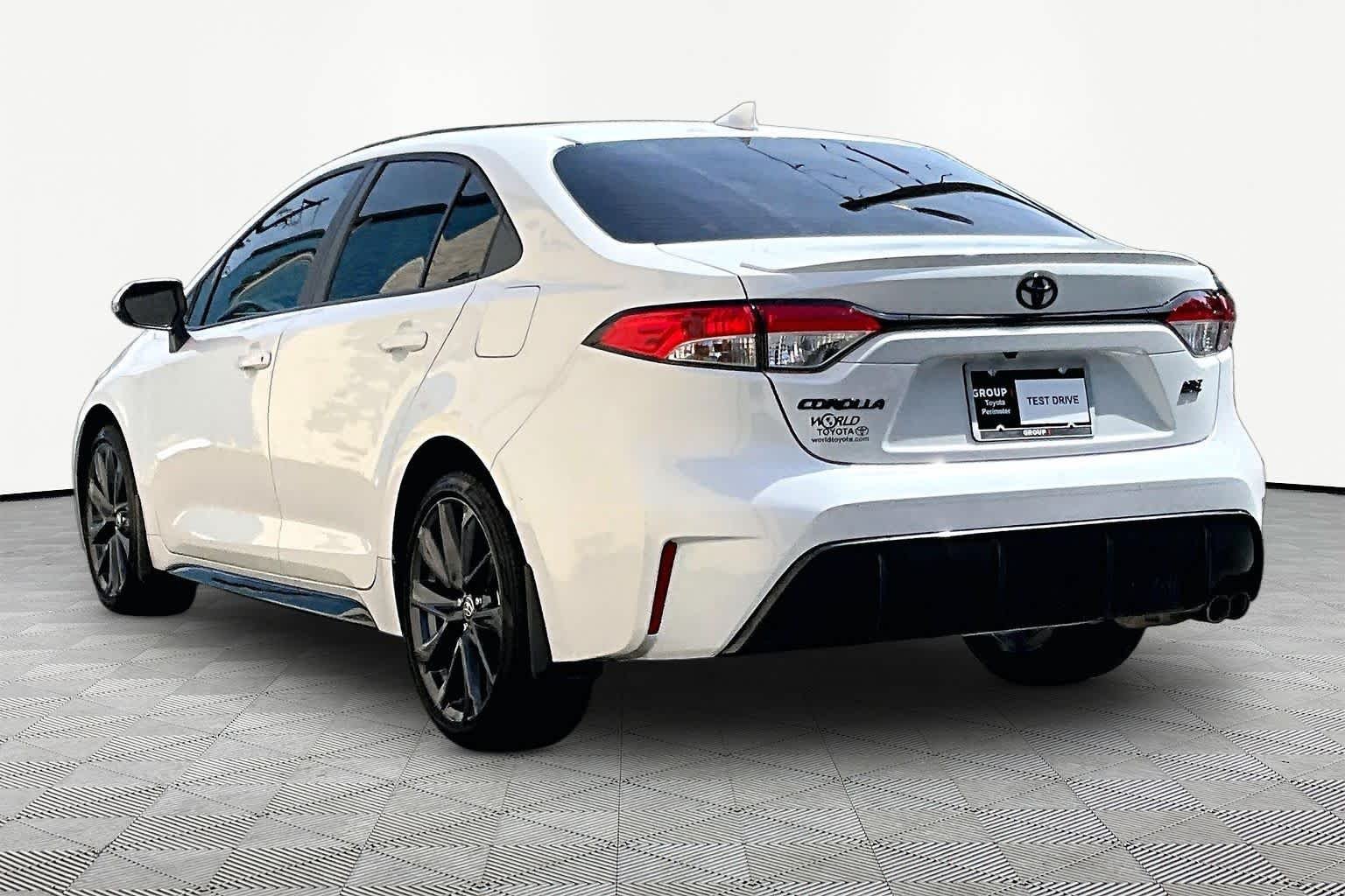 Used 2025 Wind Chill Pearl Toyota SE image 12