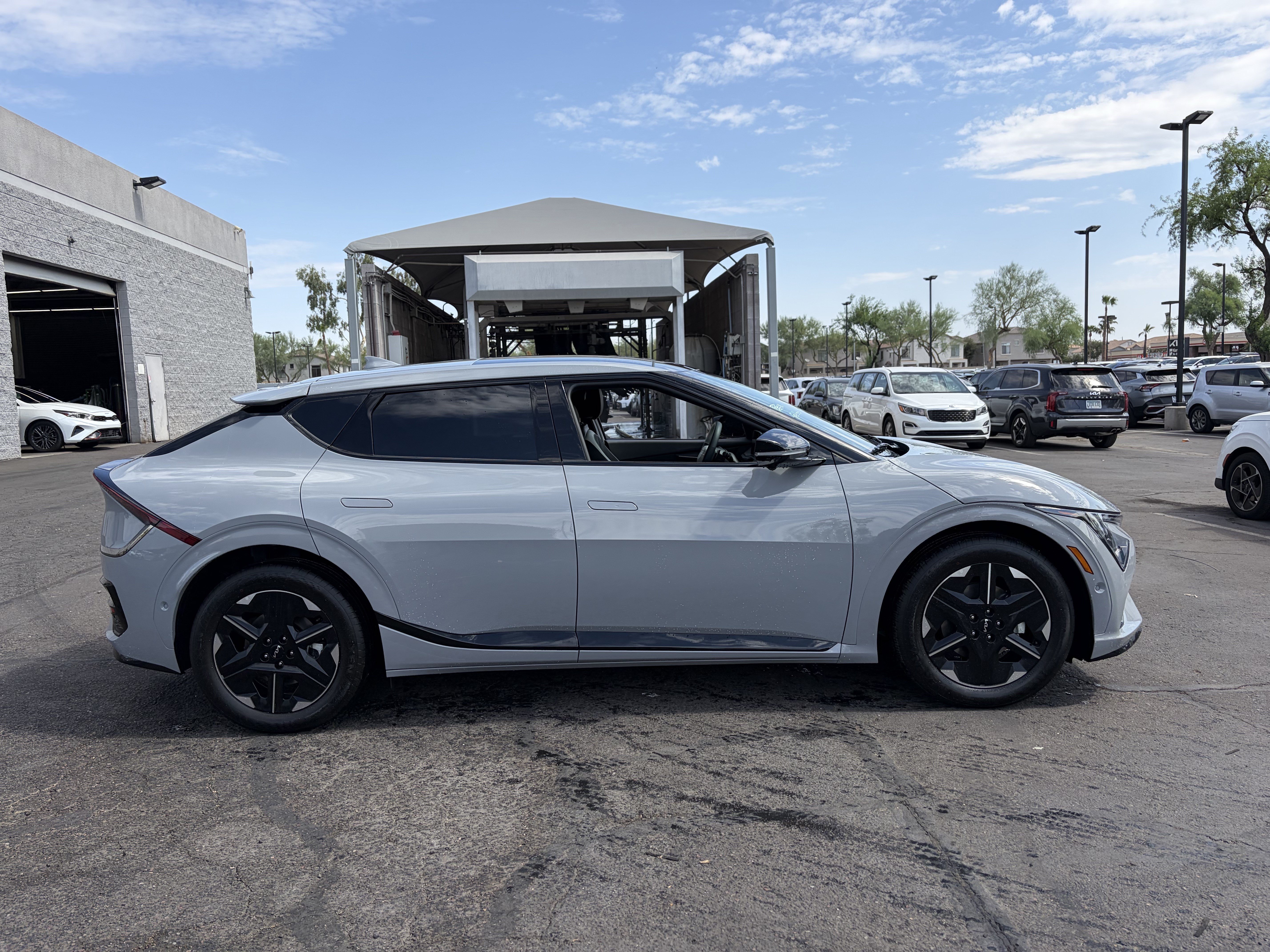 New 2026 Wolf Gray Kia GT-LINE image 2
