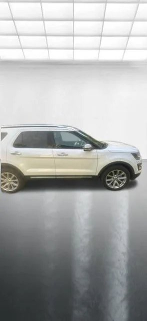 Used 2016 White Ford Limited image 7