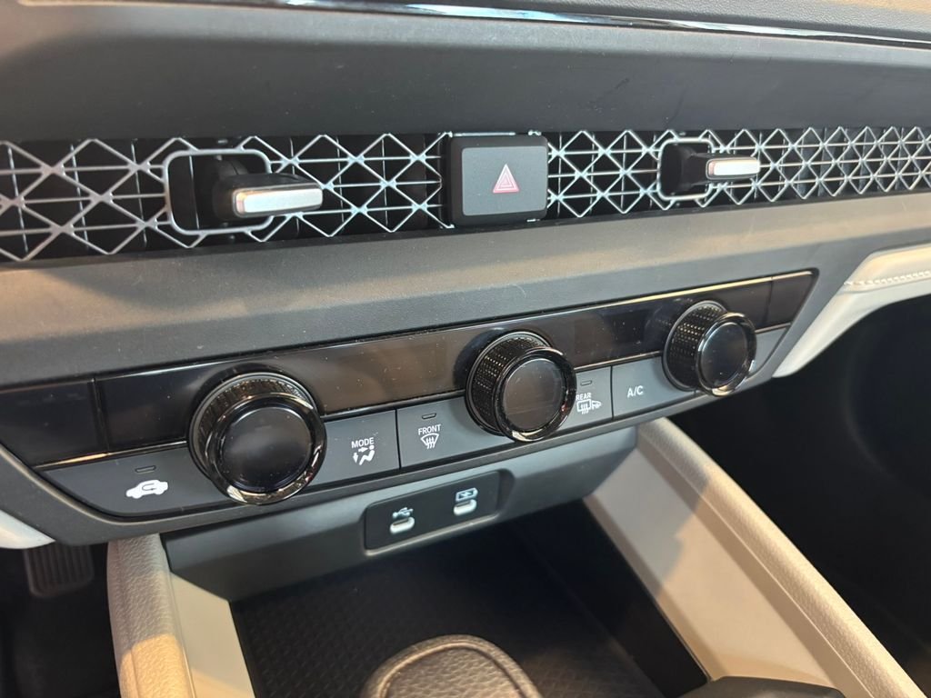 Used 2023 White Honda EX image 21