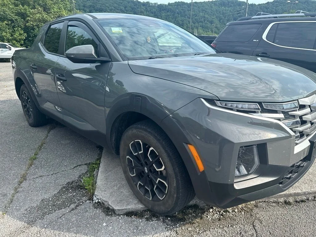 Used 2024 Gray Hyundai SE image 3