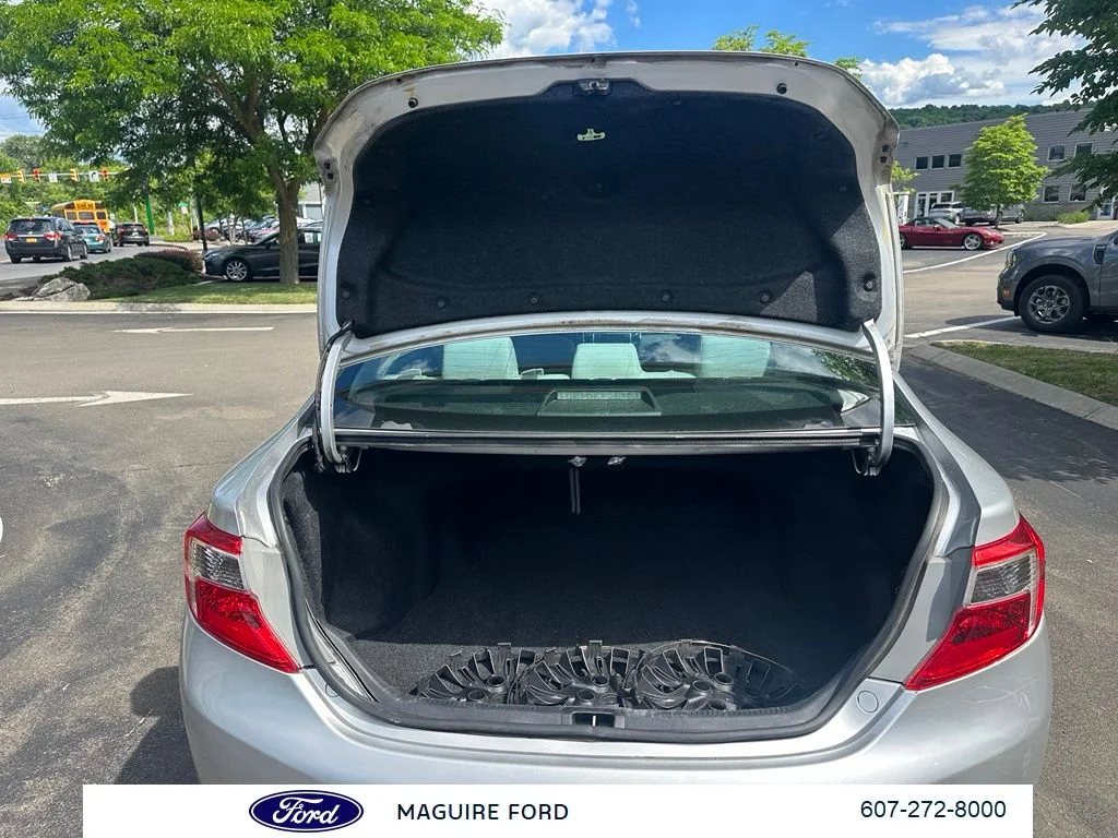 Used 2014 Silver Toyota LE image 12
