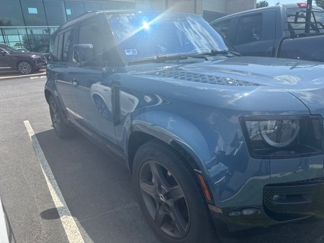 Used 2023 Tasman Blue Land Rover X-Dynamic SE image 5