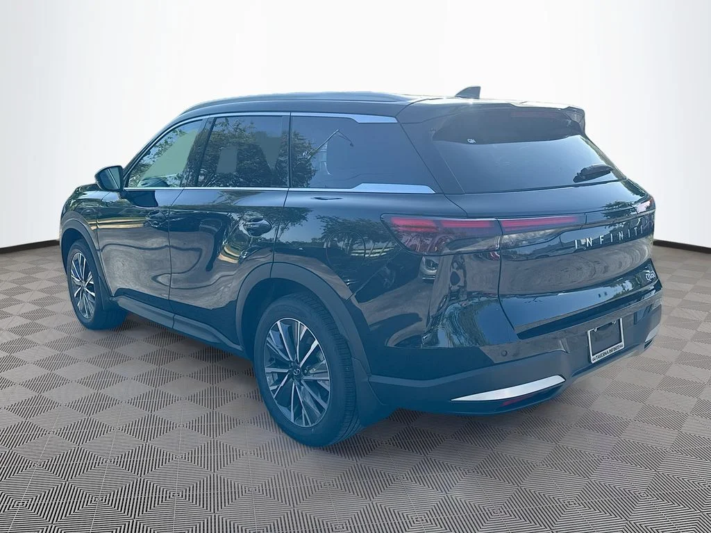 New 2027 MINERAL BLACK INFINITI Luxe FWD image 7