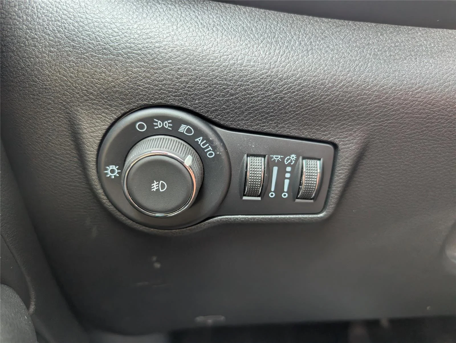 Used 2025 Bright White Clearcoat Jeep Trailhawk image 24