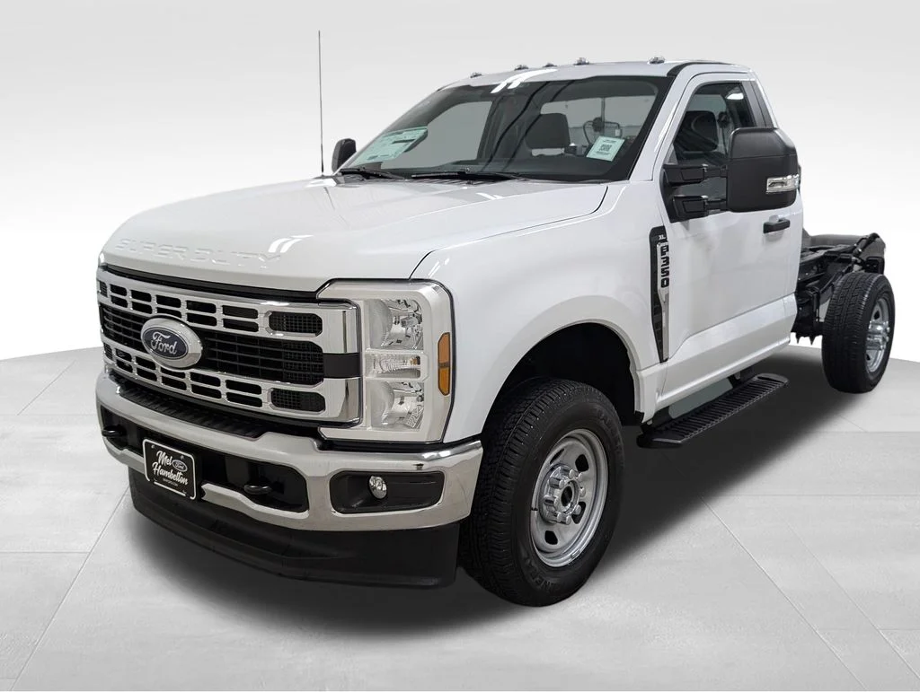 New 2026 Oxford White Ford F-350® XL image 5